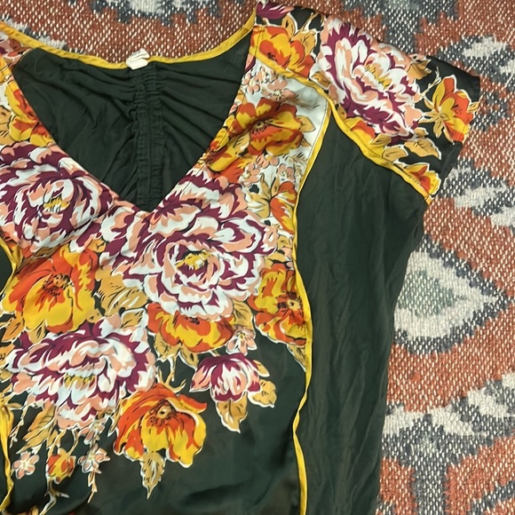 TINY × Anthropologie Evesham Floral Silky V Neck Cinched
Statement Back Top S - Picture 3 of 6